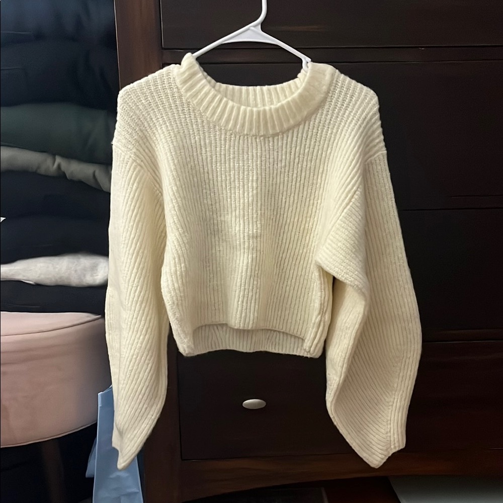 NEVER WORN Urban Outfitters cropped ribbed sweater